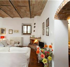 A selection of 2-3 bedroom apartments with shared pool near Florence, Sleeps 4-6